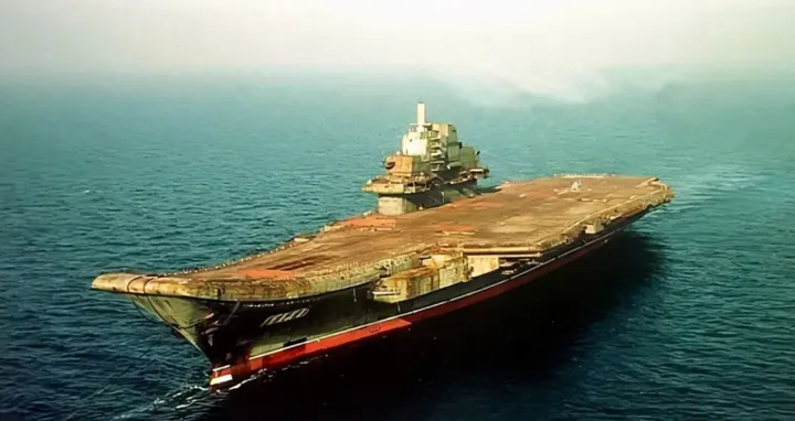 old_varyag_on_sea