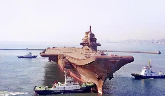 tow_varyag_tugboat