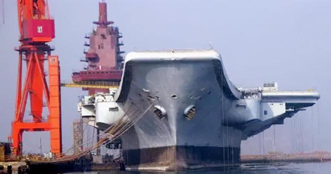 varyag_onboard_dalian_51_port