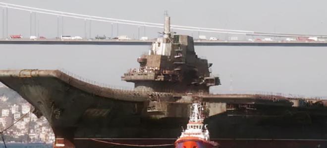 varyag_passed_through_strait